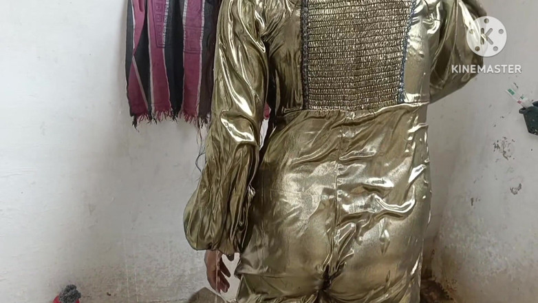 Ankurpriya000: Viděl jsem nevlastní sestru, jak se koupe