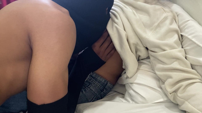 Ritu Bhabhi: Gagica excitată a avut un orgasm mare lins senzual de țâțe...