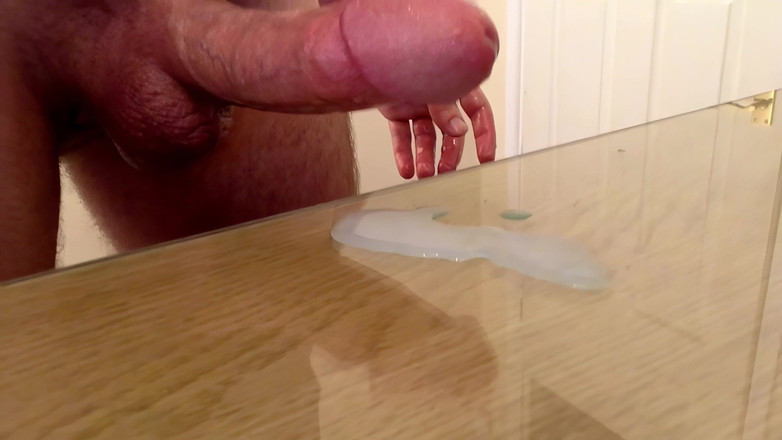 NakedFoxx: O pulă mare se freacă cu mâinile libere: orgasm distrus....