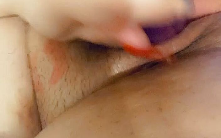 Yaliss: Eigengemaakt close-up met dildo masturberen