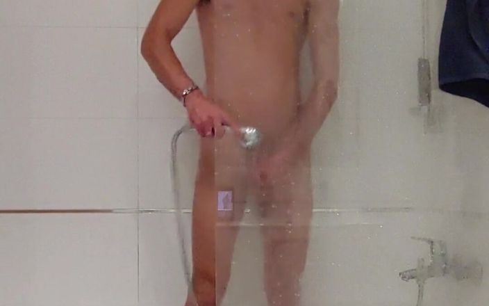 Boy jerking off: Паренек
