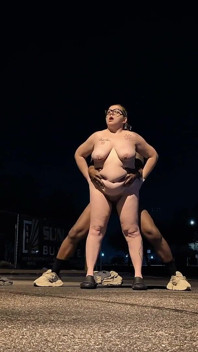 Dikke BBW-vrouw Openbare Seks Op Een Frisse Ochtend! Badblondiemonroe