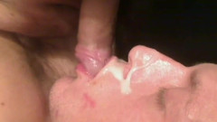 Lov2selfsuck: Zeitlupe Nahaufnahme sperma in mund und gesicht