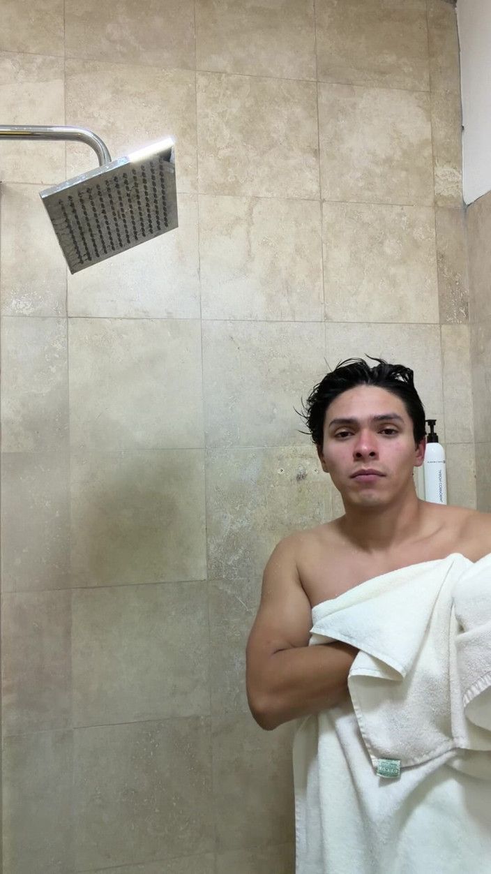 joanraay: Flexing My Muscles in the Showers