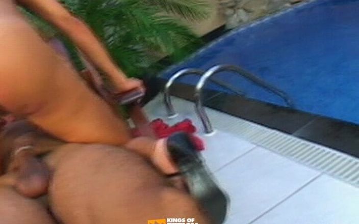 Fixed on Mature: Bà già tóc vàng bị một chàng trai trẻ trên...