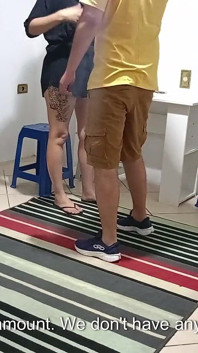 Un marito causa debiti scappa da casa e lascia sola la moglie con lo strozzino.