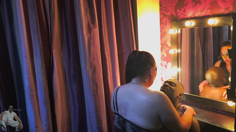 Sir Maxximus: Sir Maxximus își distruge iubita cu cur perfect