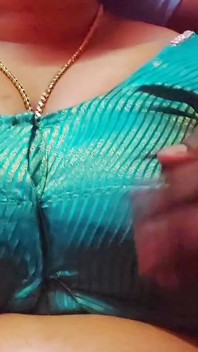 Desi arrapata matrigna indiana arrapata fa sesso con il figliastro