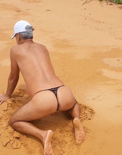 Ladysilvas: Ladysilva Crossdresser na pláži v kalhotkách Jaký sexy zadek