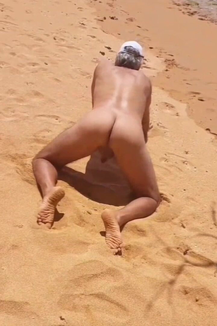Ladysilvas: Ladysilva plajda çıplak gösteriş yapıyor ne ateşli bir göt