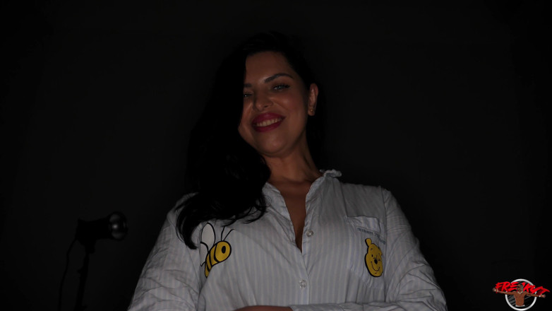 Freaky T: La formosa MILF kira queen handle freakyt