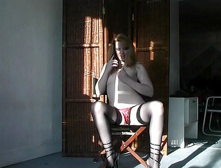 Flash Model Amateurs: Pelacur manis lagi asik mainin sepatu hak tingginya