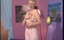 YOUR FIRST PORN: Reife Marlene Mit Behaarte Achseln - Marlene mature aux aisselles poilues