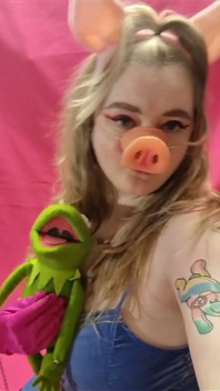 Miss piggy bigg seksi membunyikan tetek