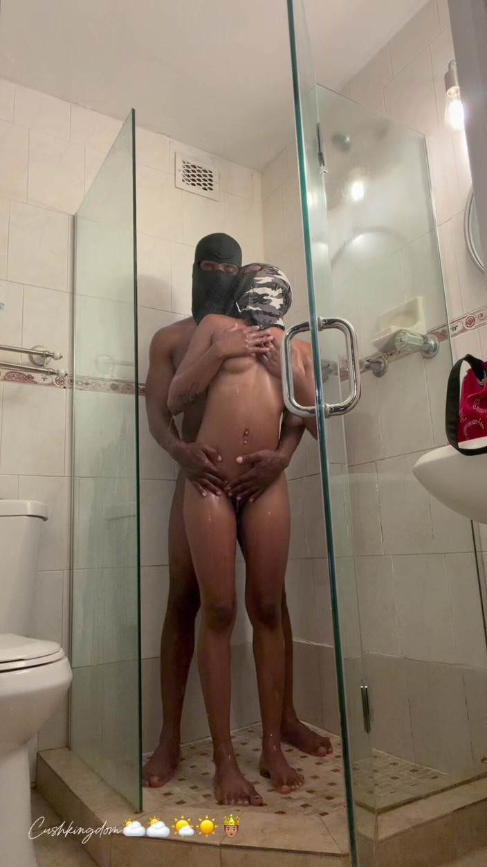 Onlyfanscushkingdom1: Paulani fa un giro su grande nero nella doccia!