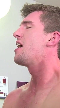 Bryan Josh O'brian'ı sikiyor