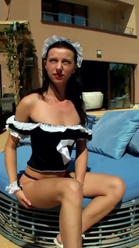 Brunetei minuscule îi place tare