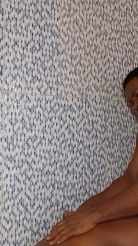 Baño video de sexo casero con Ladygold Africa