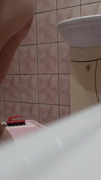 Saya mandi di dalam tab mandi