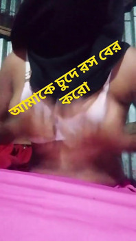 सेक्सी महिला अपने हाथ से हस्तमैथुन कर रही है - वीडियो