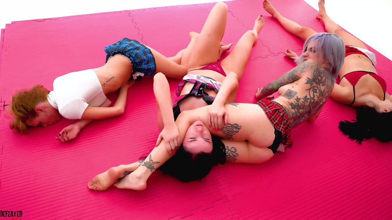 Defeated Sex Fight: Four horny college girls in aggressive extreme fight