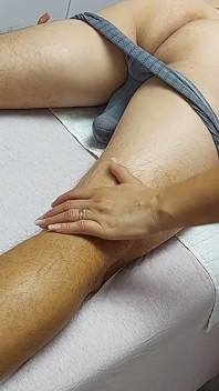 마사지 중 사정 서프라이즈! 흑인 대물 자지에 따먹히는 금발 밀프