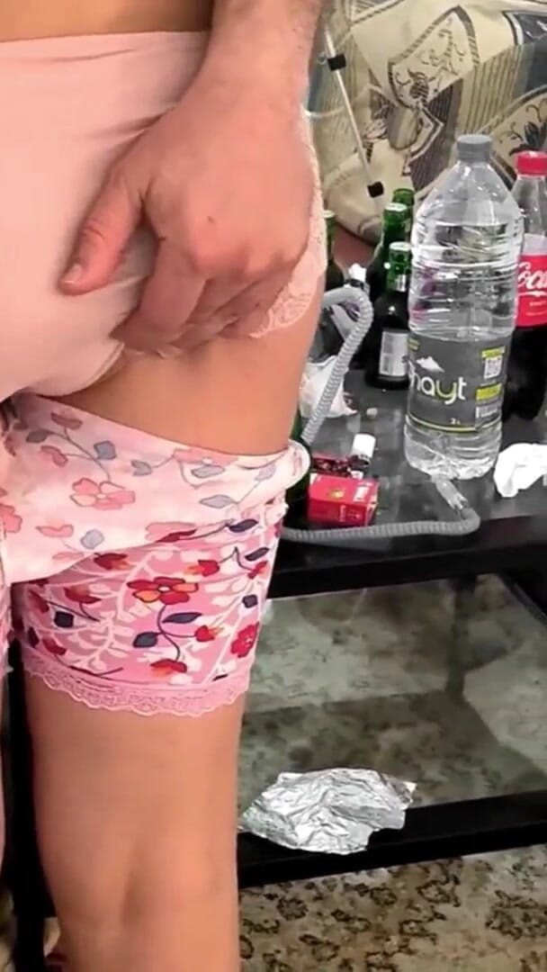 Salma Arab: 이웃과 섹스하는 아랍 밀프 마누라