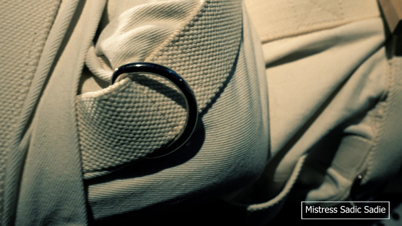 Sadic Sadie: Prima volta che inchiodi palle e un ago attraverso la...