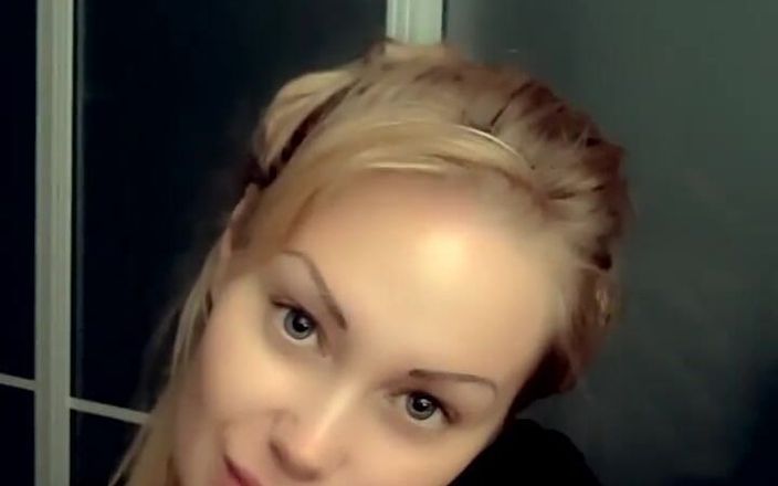 Goddess Misha Goldy: Femdom smutsigt samtal