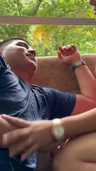 Saya mengongkek adik tiri panas kawan baik saya di rumahnya