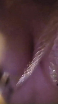 Submissa milf fodida de quatro com grampos de mamilo pov (250329b)