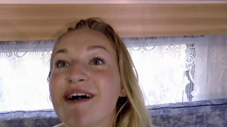 MMV Hardcore XXX: Sex v autě pro blondýnku s velkým zadkem a mrdka...