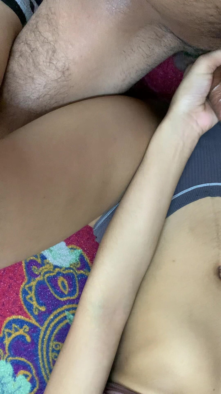 wickedriya: Riya, fille excitée, reçoit sa bite quotidienne par son demi-frère -...