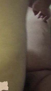 Makcik montel seksi MILF dapat seks kasar di bilik kawannya