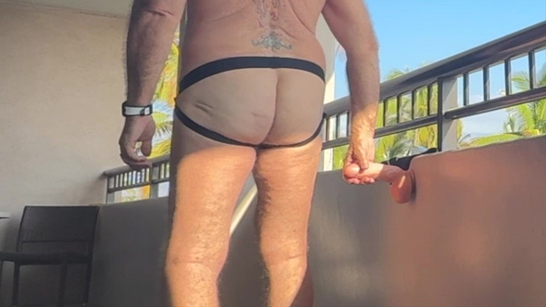 feedmedick: Сюрприз на балконе