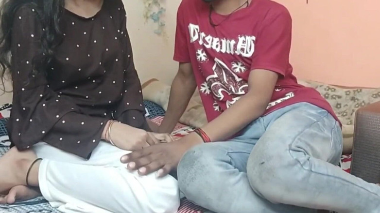 Rupa tiwari: Indická dívka má sex s vesničanem