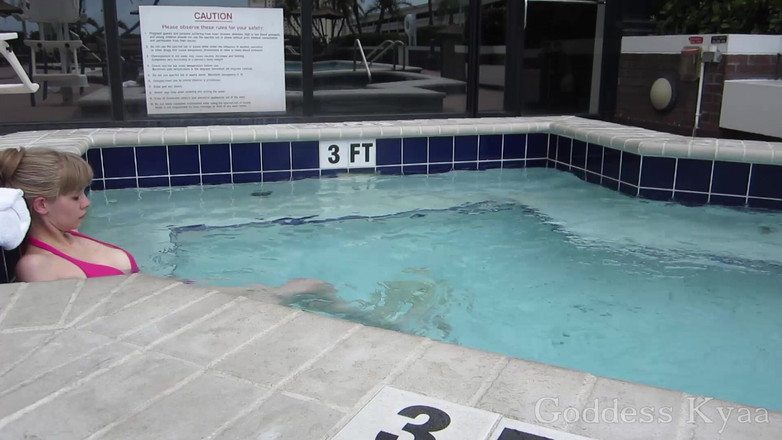 Kyaa Chimera: Zeița bikini Ignorare