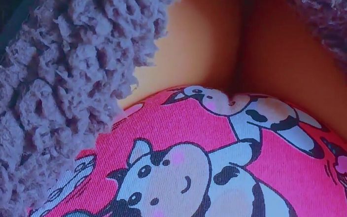 Little Dessert: La première expérience de vibromasseur d’une petite étudiante latina