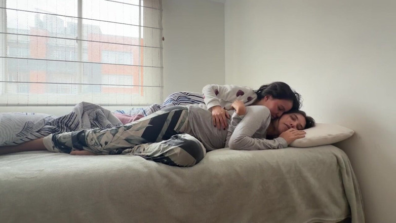 scarlettandc: レズビアンの朝のセックス