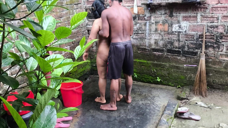 SAFI TV: Vedo mia zia andare a fare un bagno dopo che...