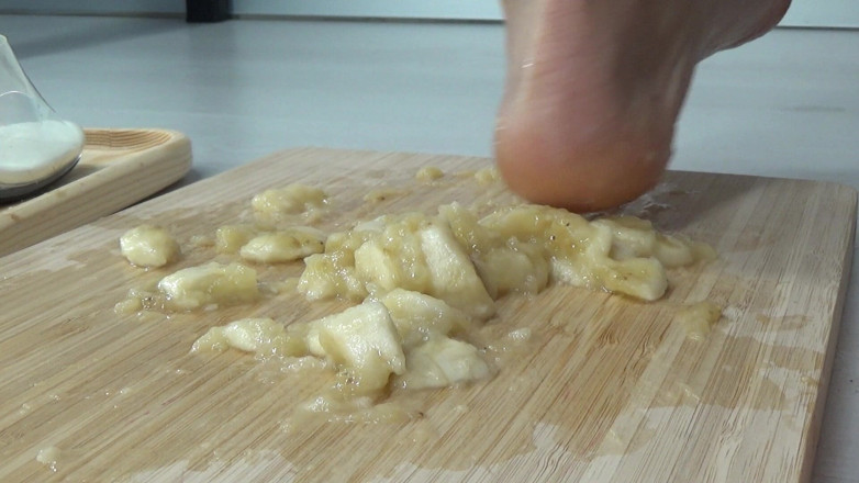 AnnaBUST: I Crush Bananas with My High Heels