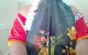 Telugu fuckers: Telugu blue Saree aunty apre grandi tette succhia i capezzoli...