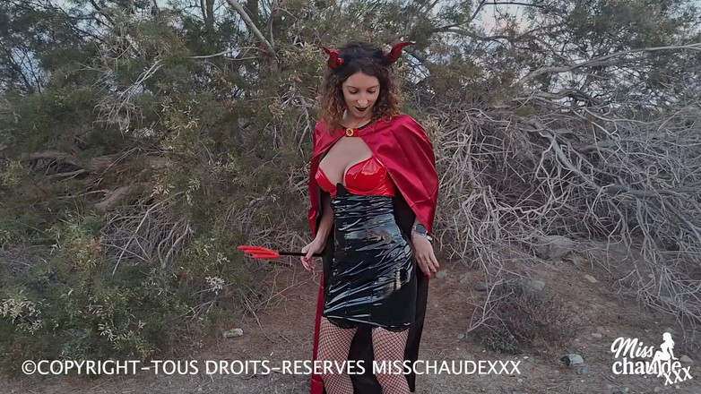 Misschaudexxx: Halloween En Solo, Je Me Doigte Et Me Fais Jouir...