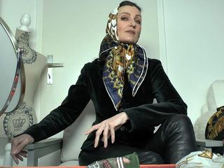 Lady Victoria Valente: Классические шелковые платки - сегодня ваш День платка