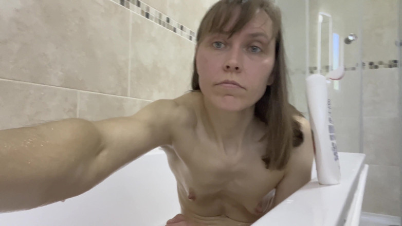 Wamgirlx: Female ejaculation in the bath