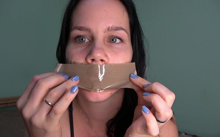 Anna Sky: Anna Does the Closed Mouth Challenge