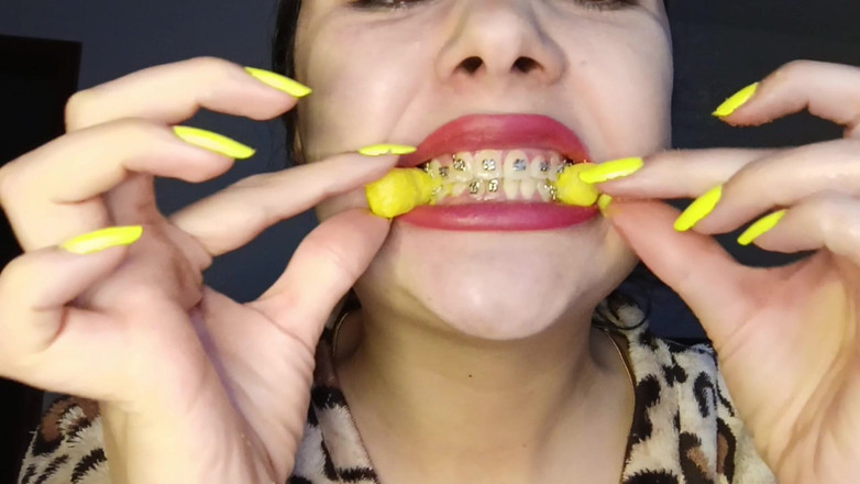 Golden domme: Žvýkat Cheetos POV Uvula