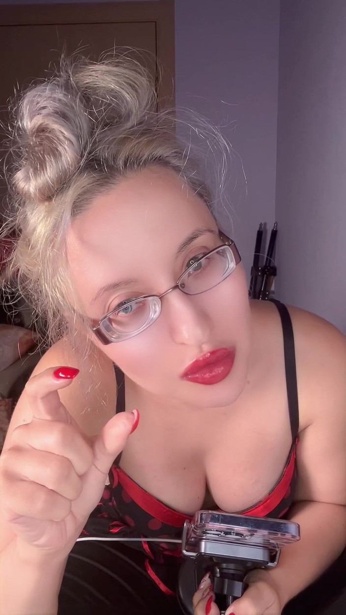 FinDom Goaldigger: 罗尼可悲的鸡巴评级