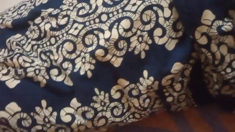 Sexy komil: Bhabhi se reposait, je ne pouvais pas m’empêcher de faire...