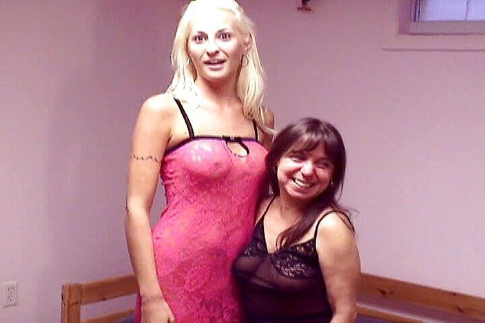 Radical Lesbian: 宝贝和娇小成熟的业余同性恋者